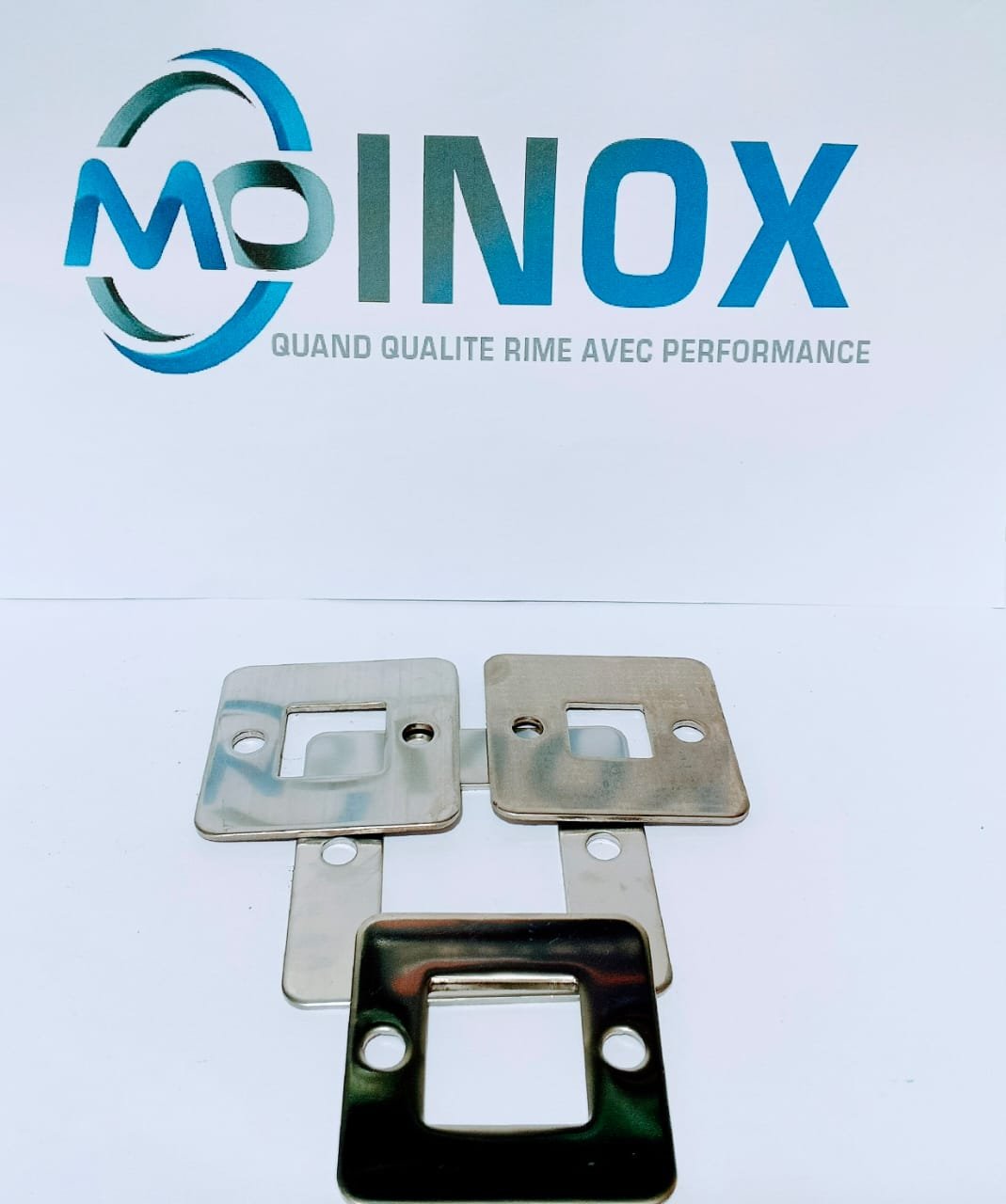 Charnière avec plaque de fixation