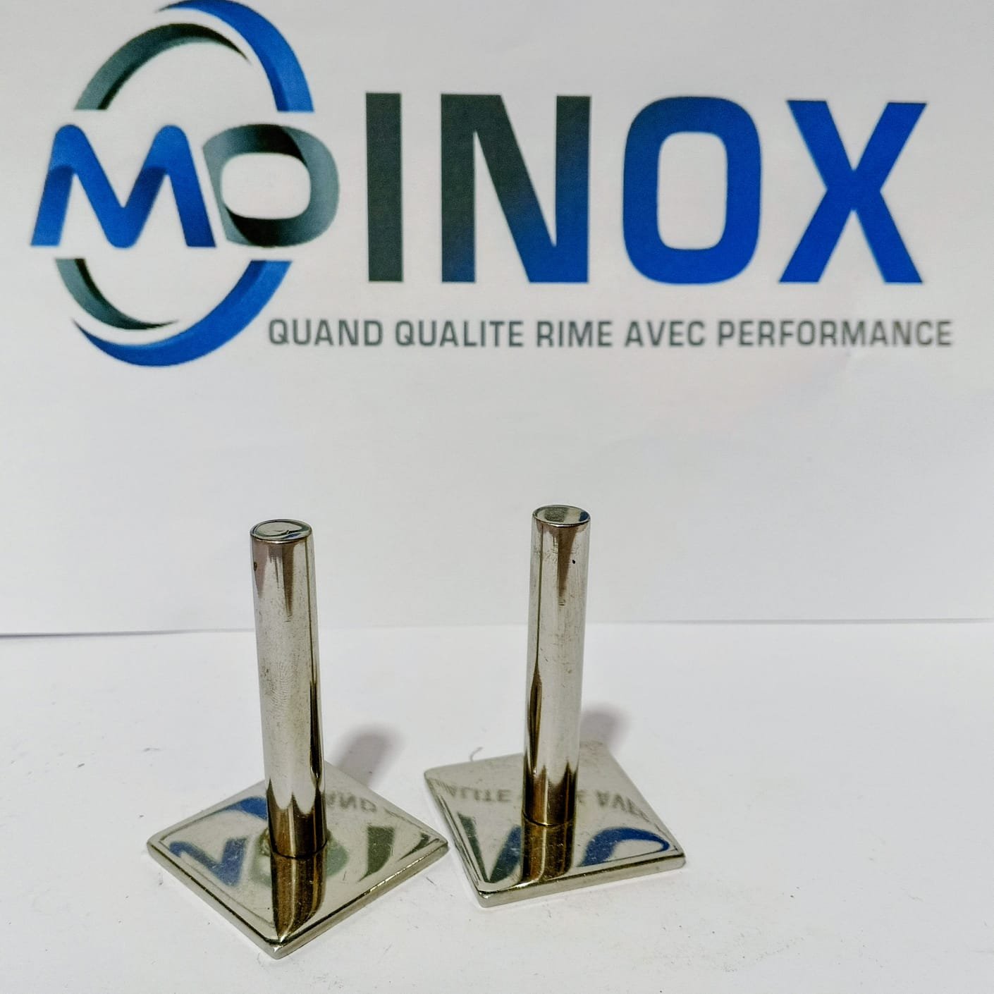 Pied de fixation inox carré