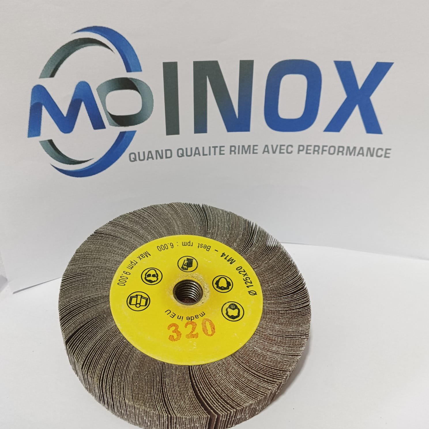 Disque abrasif noir et jaune